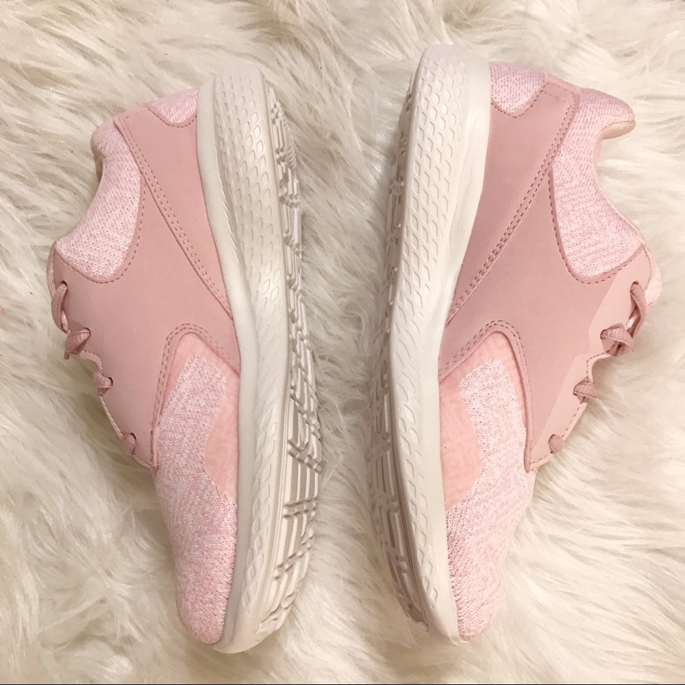 🆕Baby Pink Women’s Fila Sneakers - Picture 2 of 6